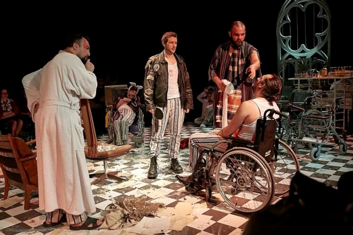 876 17 rosencrantz foto 1 teatrul andrei muresanu jpg jpeg