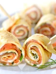 Clatite cu somon afumat  Sursa foto shutterstock 402315421 jpg