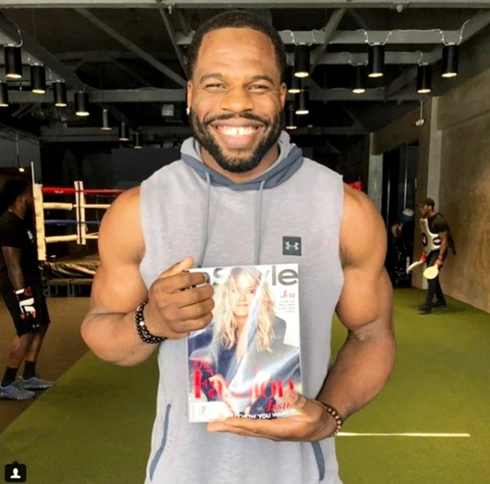 Leyon Azubuike are 29 de ani şi a boxat la categoria grea