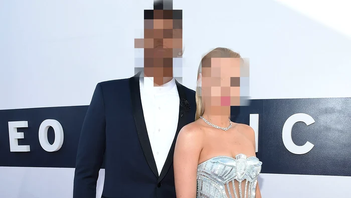 cuplu logodna anulata jpeg