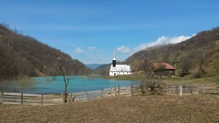 masa altar biserica vinta