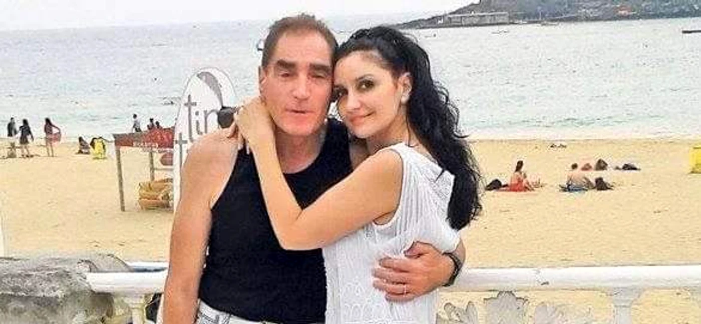 
    Petre Roman a afișat la mare o ținută tinerească, de dragul soției sale, Silvia Chifiriuc  