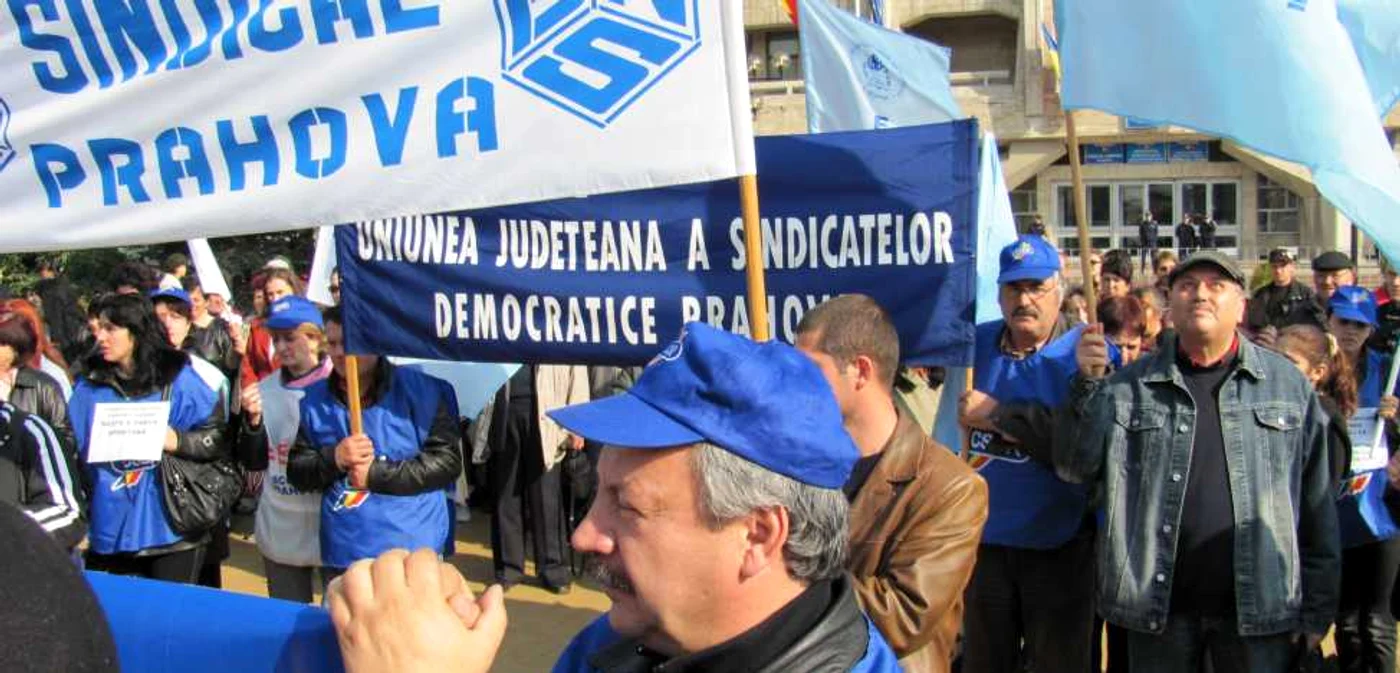 Anghajaţii din industria chimică pichetează, de marţi până joi, între 10.00-15.00, sediile Guvernului şi Ministerului Economiei