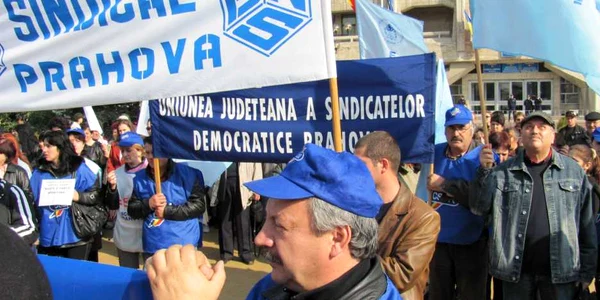 Anghajaţii din industria chimică pichetează, de marţi până joi, între 10.00-15.00, sediile Guvernului şi Ministerului Economiei