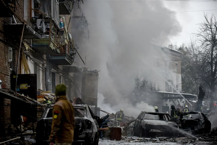 Clădire rezidențială lovită de rachete rusești FOTO EPA-EFE