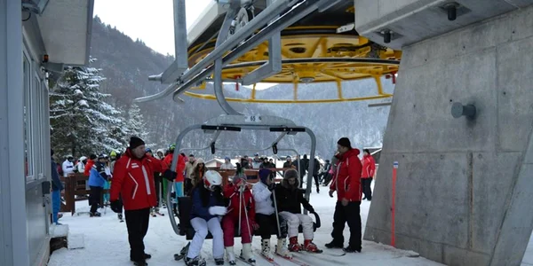 S-au aprobat tarifele pentru pârtia de schi de la Slănic Moldova