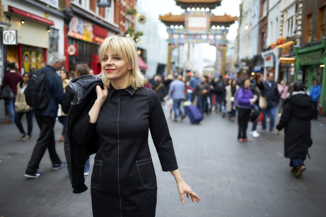 Gianina a avut parte de surprize pe străzile LondreiFoto: Marius Tudose