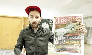 Mihai Toader (10 ani) se bucură  de premiul câştigat de tatăl său (Fotografii: Click!) jpeg