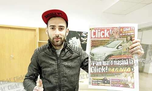 Mihai Toader (10 ani) se bucură  de premiul câştigat de tatăl său (Fotografii: Click!) jpeg