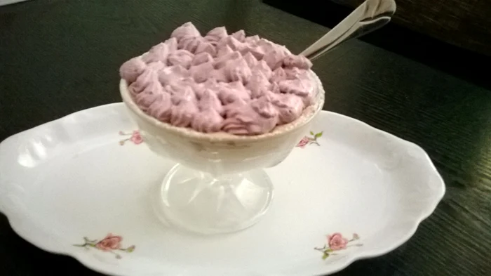 Spumă de ciocolată cu afine