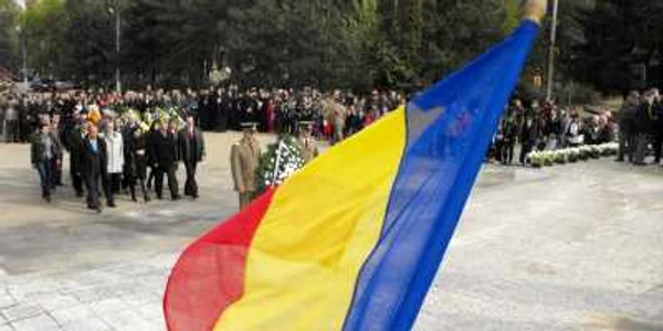 De Ziua Armatei au fost depuse mai multe coroane de flori  foto: A.B