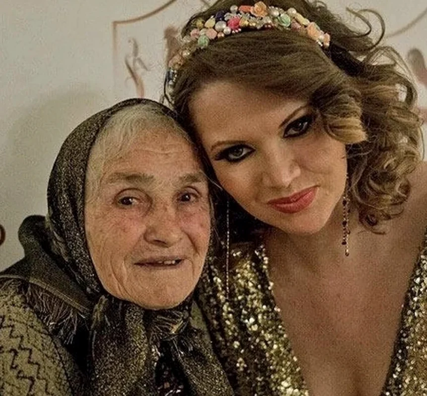De ce nu poate Oana Lis să meargă la înmormântarea bunicii sale care a crescut-o! 