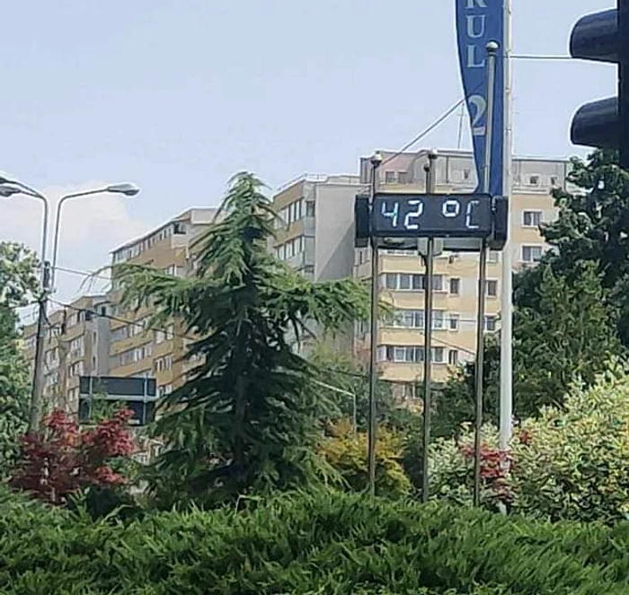 La orele amiezii, termometrul din centrul Capitalei arăta 42 de grade