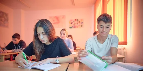 examen evaluare elevi jpg