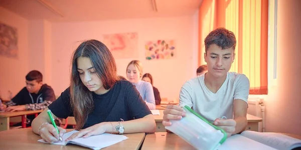examen evaluare elevi jpg