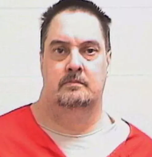 Ce pedeapsă a primit un bărbat care a violat și ucis o adolescentă după ce a păcălit-o că își caută câinele