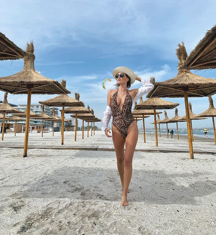 Carmen Negoiţă şi-a etalat trupul de sirenă la Năvodari