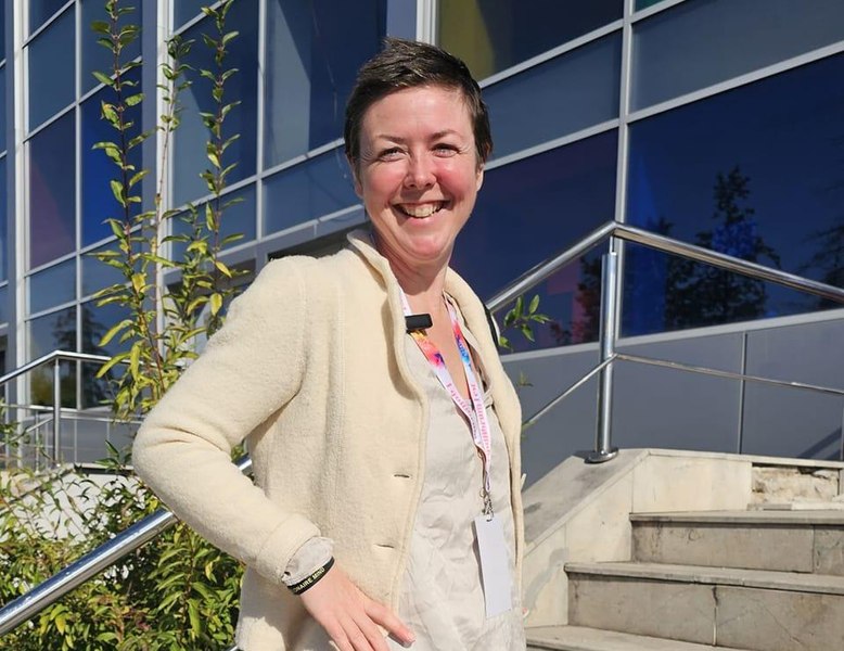 O britanică mutată în România a dezvăluit de ce s-a îndăgosit de țara noastră: „Oamenii sunt prietenoși, călduroși și săritori. Este pe sufletul meu”