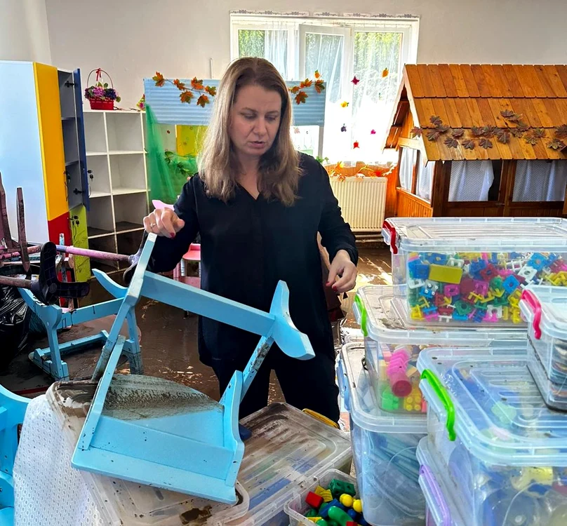 ministra educației, Ligia Deca într-o salăă de clasă 