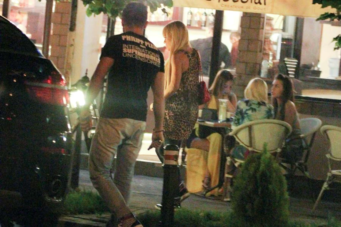 Deși au ieșit împreună  din restaurant, cei doi  au plecat în mașini separate