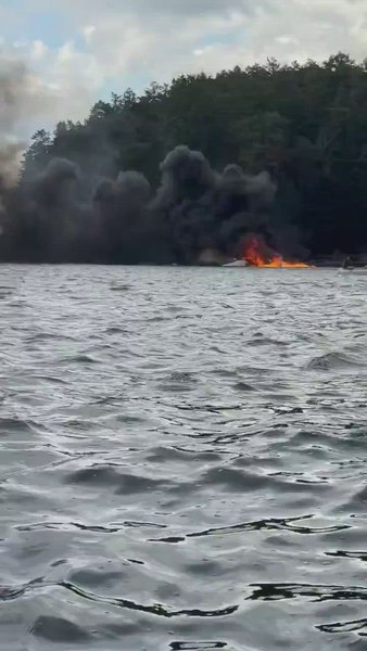 Hidroavion cu 11 oameni la bord, cuprins de flăcări după o aterizare de urgență în SUA 