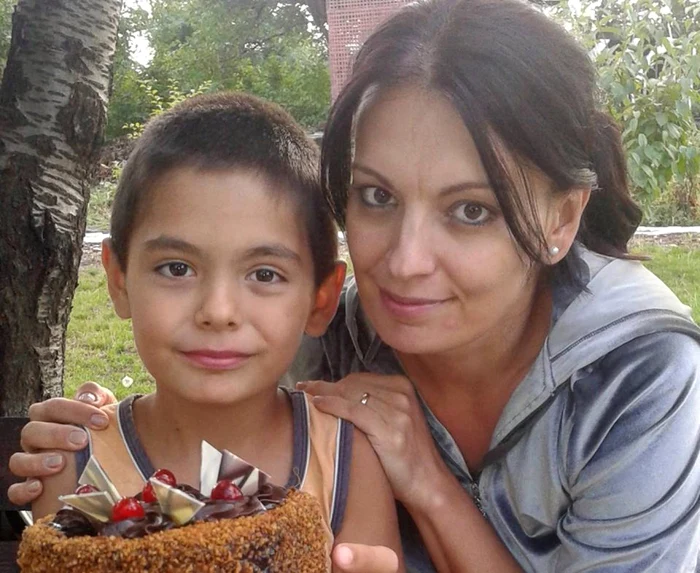 Mihaela Cernat şi fiul ei, Denis, au revenit definitiv în România FOTO: Arhiva personală Mihaela Cernat