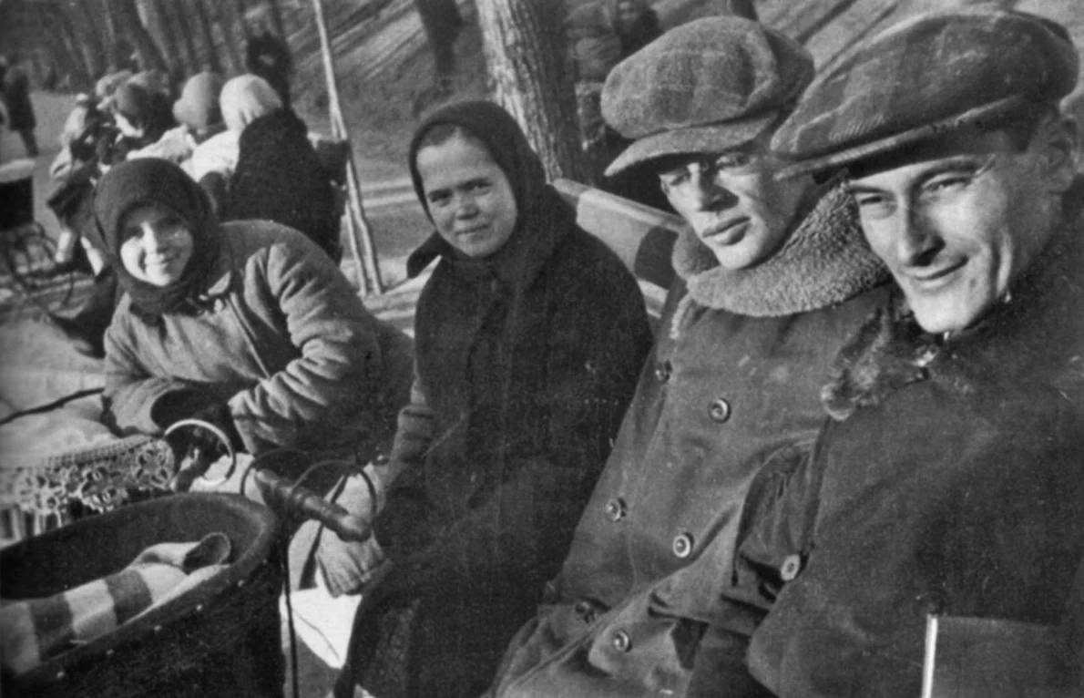 Ilf și Petrov pe bulevardul Gogolevsky din Moscova, în iarna anului 1932 (© Wikimedia Commons)