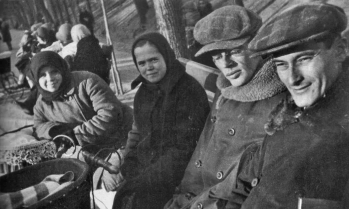 Ilf și Petrov pe bulevardul Gogolevsky din Moscova, în iarna anului 1932 (© Wikimedia Commons) 