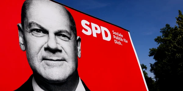 Afis electoral in Germania cu chipul lui Olaf Scholz FOTO EPA-EFE
