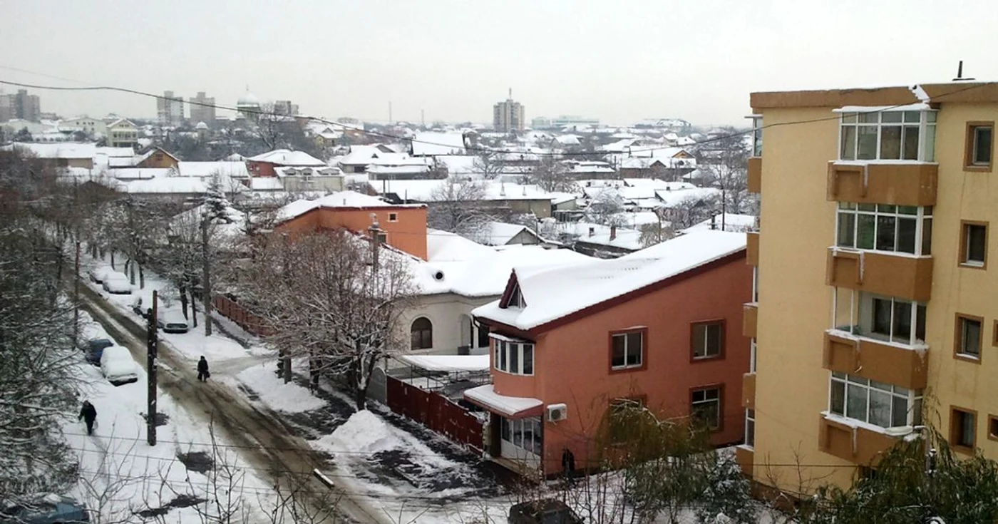 La Buzău a nins de marţi seară                                                                           FOTO Iulian Bunilă