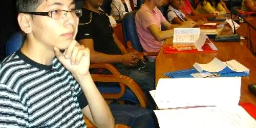 Bacău:Tinerii centrelor de plasament față în față cu angajatorii