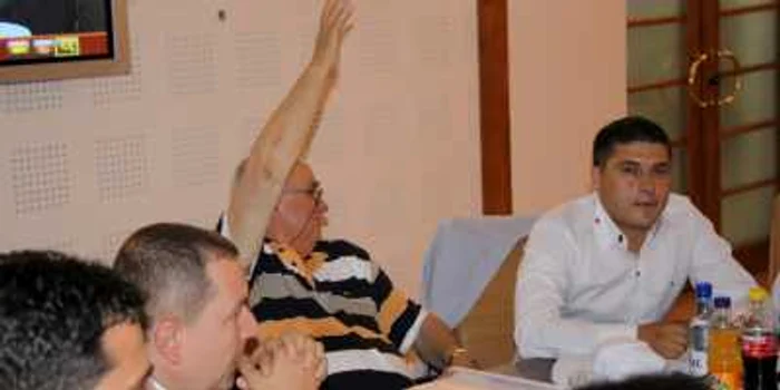 Ion Dobândă şi Cosmin Bozieru, cei doi perdanţi ai funcţiilor din Primărie şi Consiliul Local