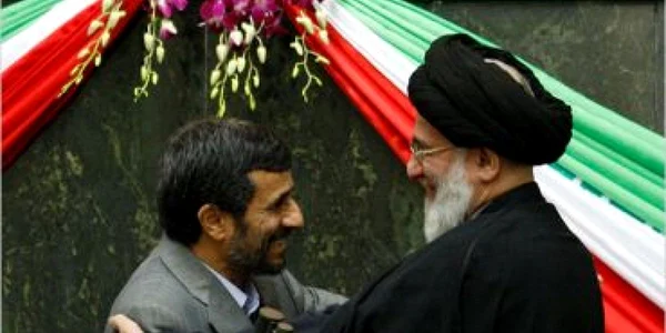 Ahmadinejad depune jurământul de preşedinte al Iranului