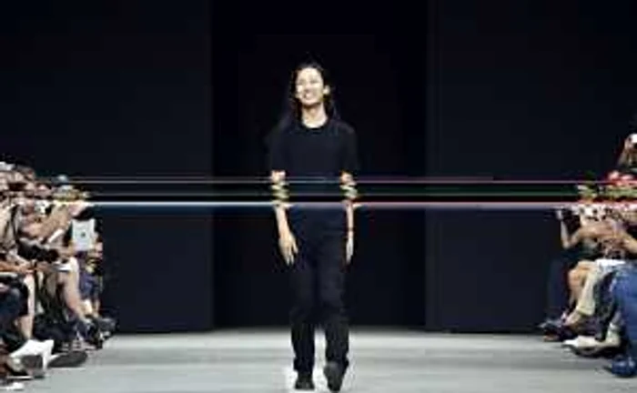 Alexander Wang, la finalul prezentării pentru propriul brand FOTO Reuters