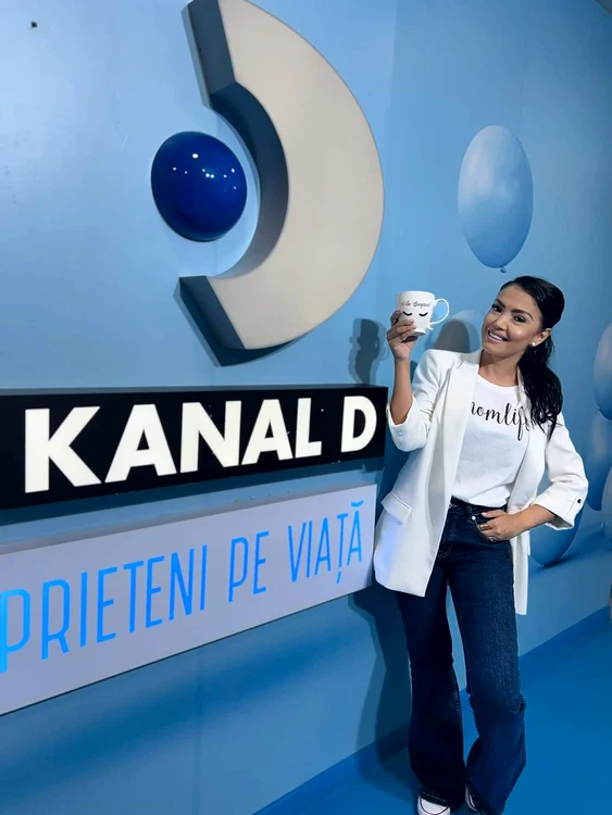 Andreea Mantea, în timpul unei pauze de filmare la Kanal D