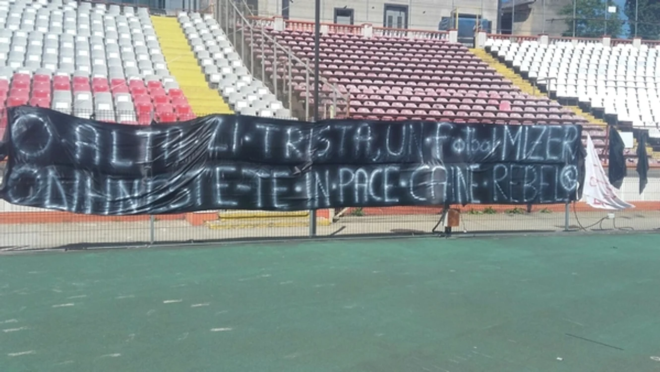 „O altă zi tristă, un fotbal mizer, odihnește-te în pace, câine rebel”