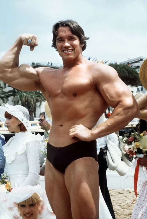 
    Arnold  Schwarzenegger  a fost Mister  Olimpia în urmă  cu 40 de ani   
