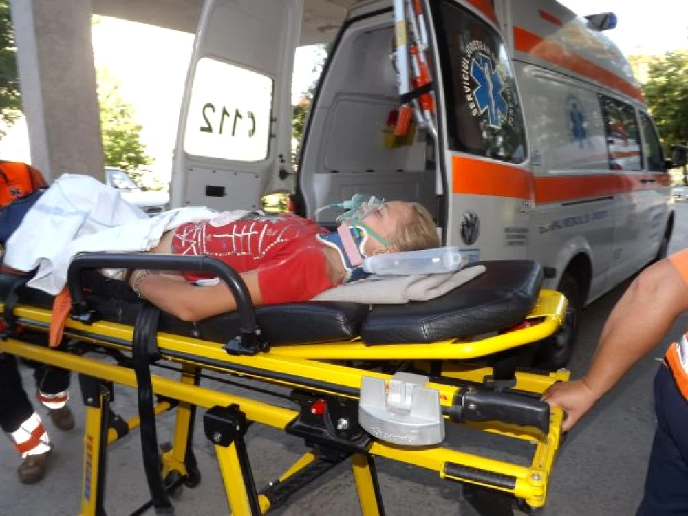 Fetiţa din Bărzuica a fost adusă la spitalul din Turnu Severin FOTO Corina Macavei