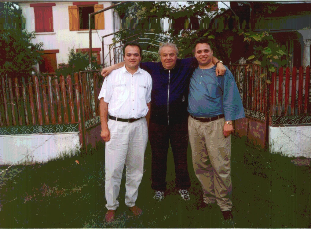 Bogdan și Cristian sunt  băieţii artistului