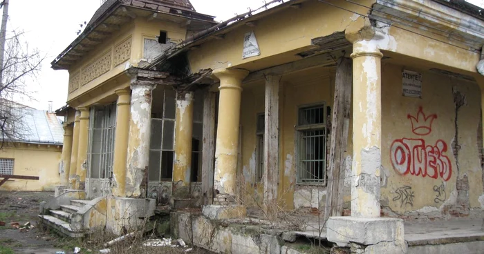 Casa Alecsandri arată ca după un bombardament