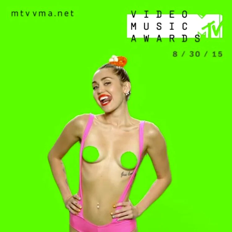 Miley Cirus ne arată din nou tot ce are în dotare. Uite și tu ce poză demne de pictoriale pentru bârbati a publicat cântăreața pe un site de socializare