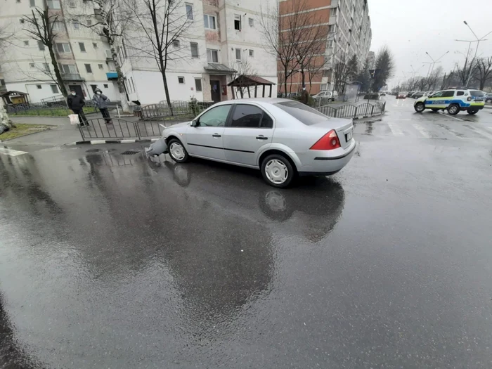 Accident la o barieră de cale ferată din Râmnicu Vâlcea - doi copii de 5 şi 10 ani duşi la UPU Foto Adevărul