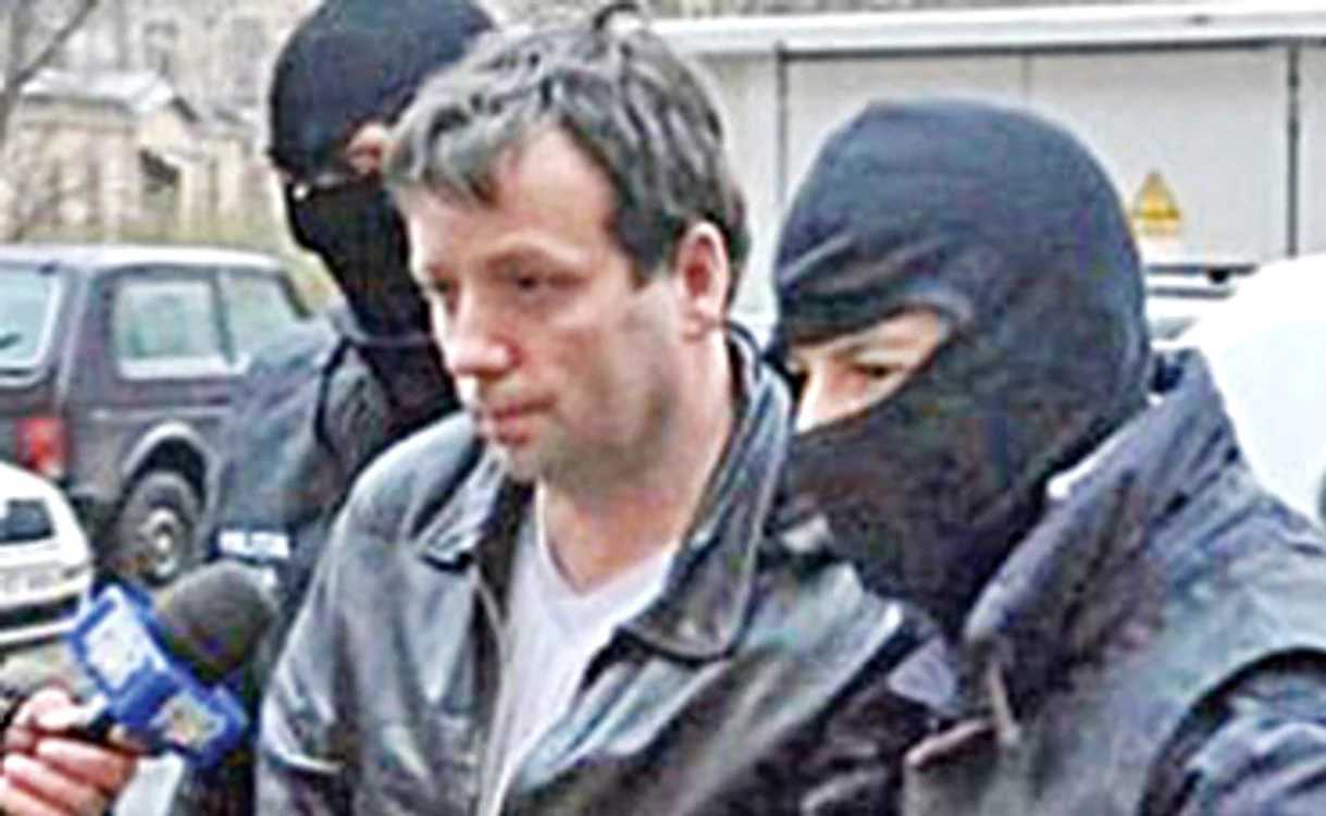 
    Hackerul Guccifer a fost adus în ţară sub escorta americanilor  
