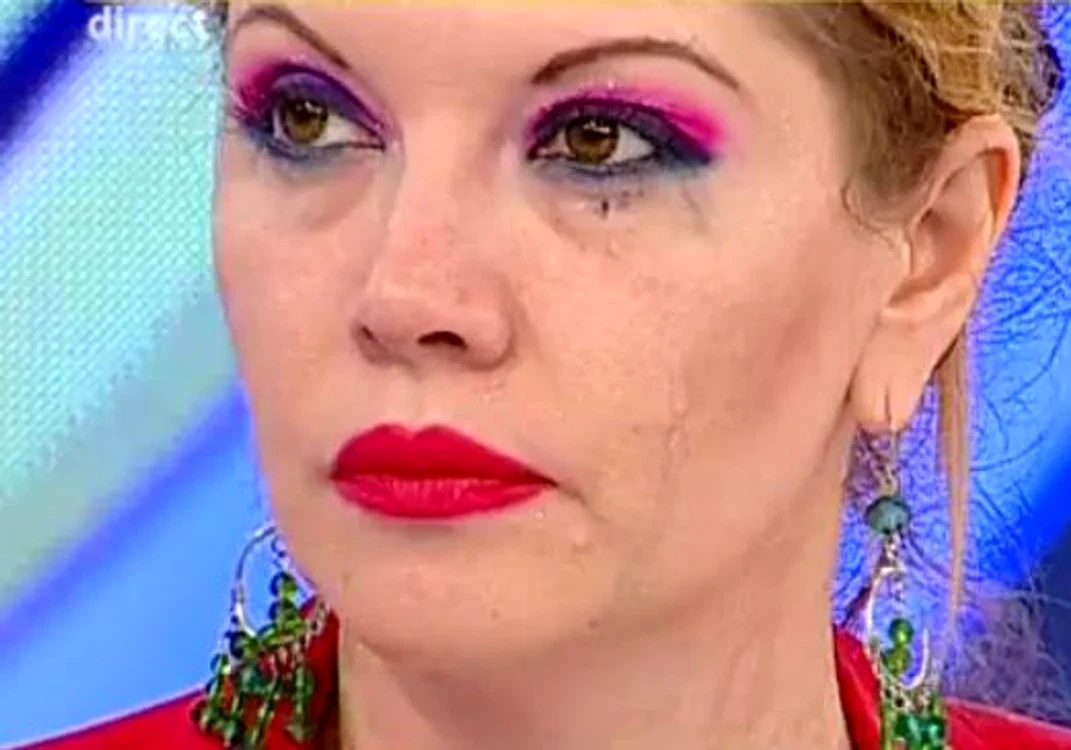 
    Printre lacrimi, Oana a anunţat că divorţează de ViorelSursă foto: captură Antena1  