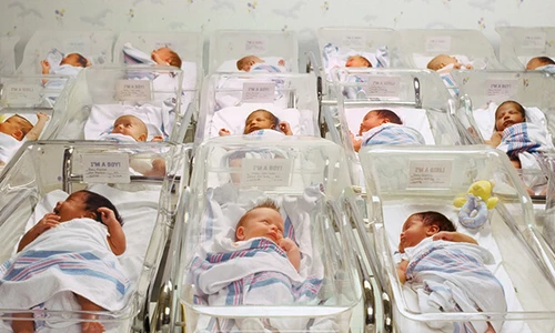 2 copii schimbat la nastere jpg jpeg