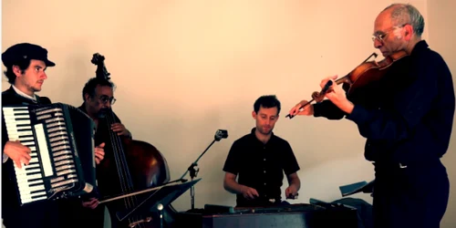 Garlic Band - Taraful Usturoi cu lăutari americani Sursa foto arhivă Garlic Band