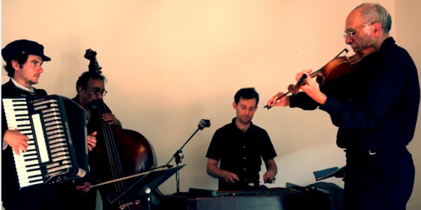 Garlic Band - Taraful Usturoi cu lăutari americani Sursa foto arhivă Garlic Band