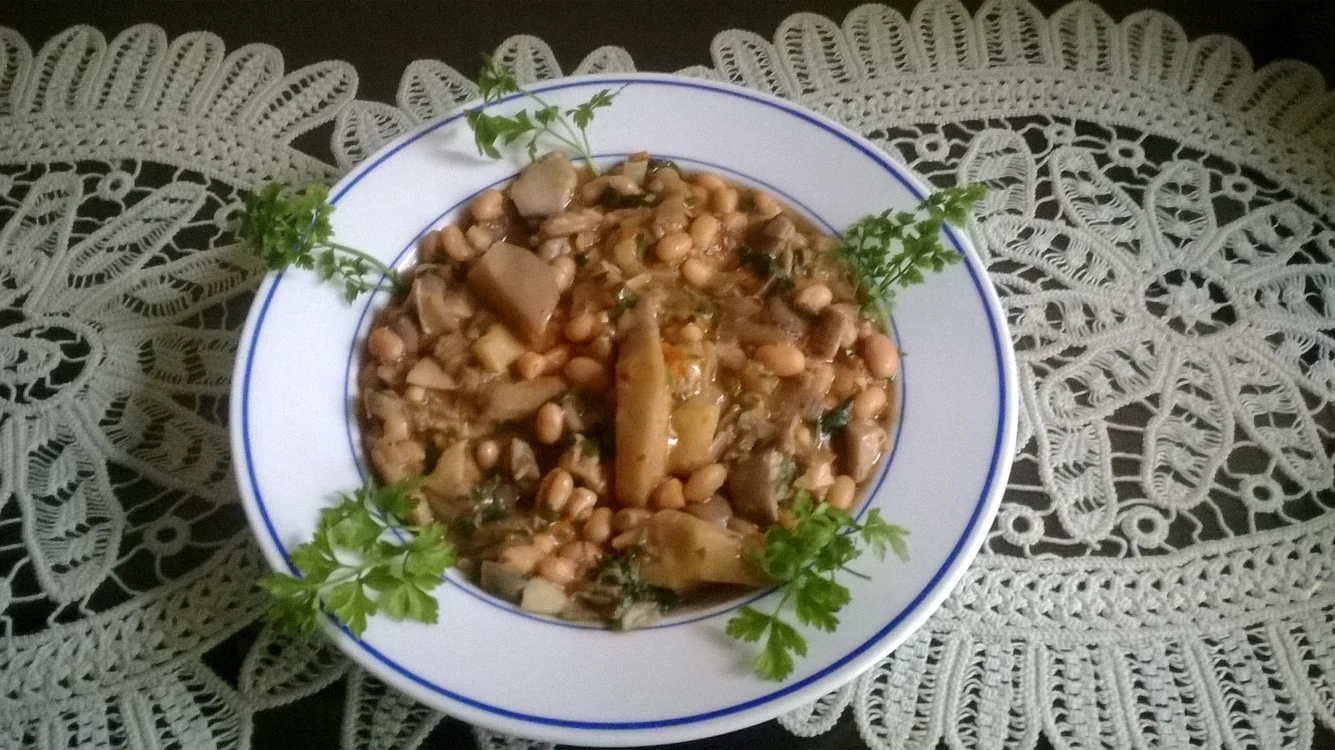 Tocăniţă de ciuperci pleurotus şi fasole albă
