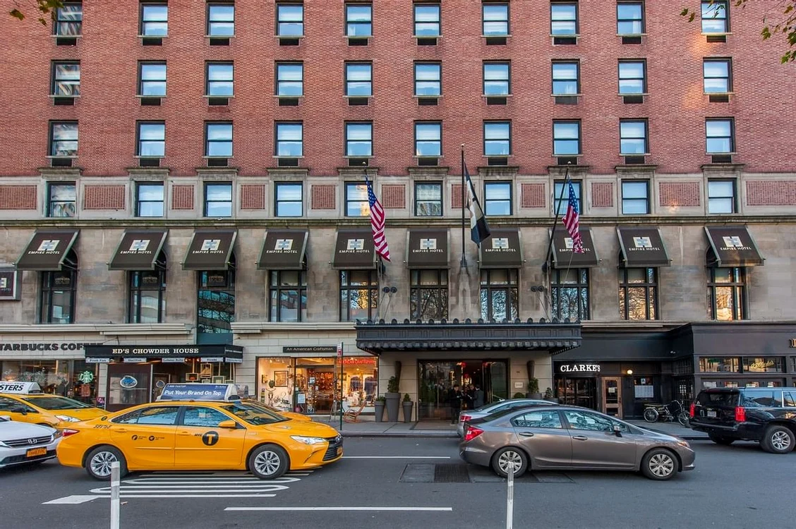 Hotelul Empire New York, locul unde un inculpat a cheltuit mii de dolari FOTO Empire Hotel