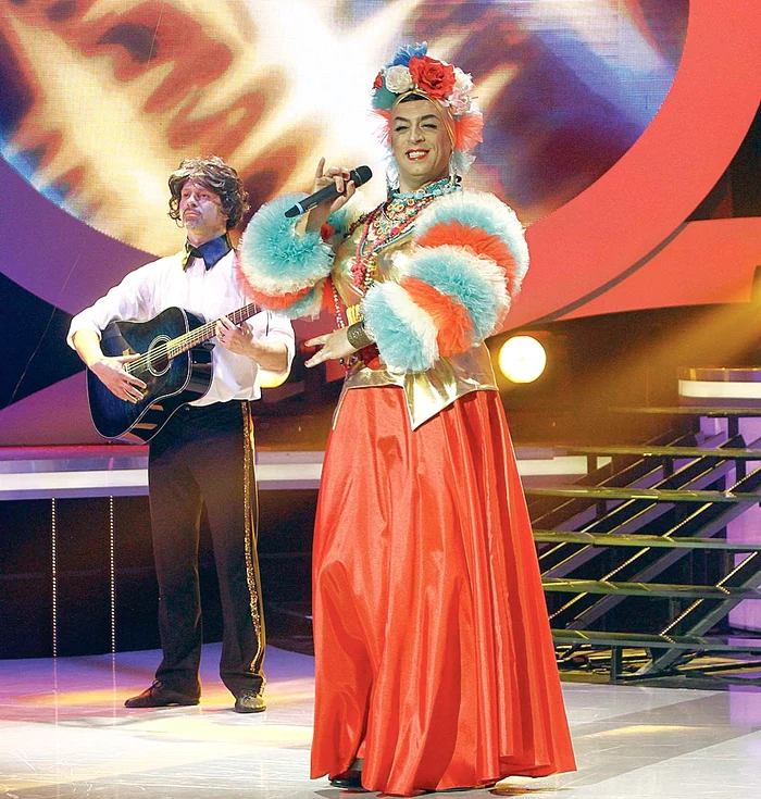 CRBL, în pielea artistei portugheze Carmen Miranda